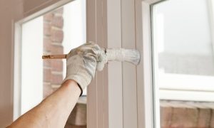 Guida pratica per verniciare infissi in legno Dipingere porte vecchie